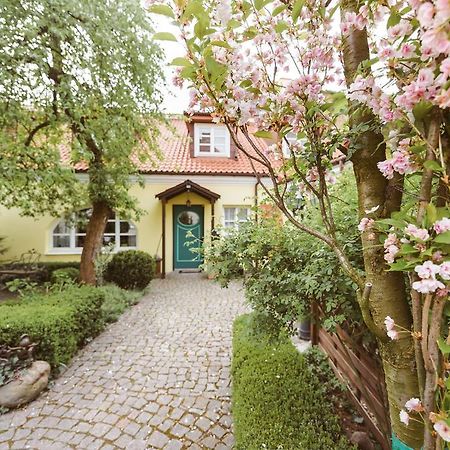 The Secret Garden Boutique B&B Vilnius Bagian luar foto