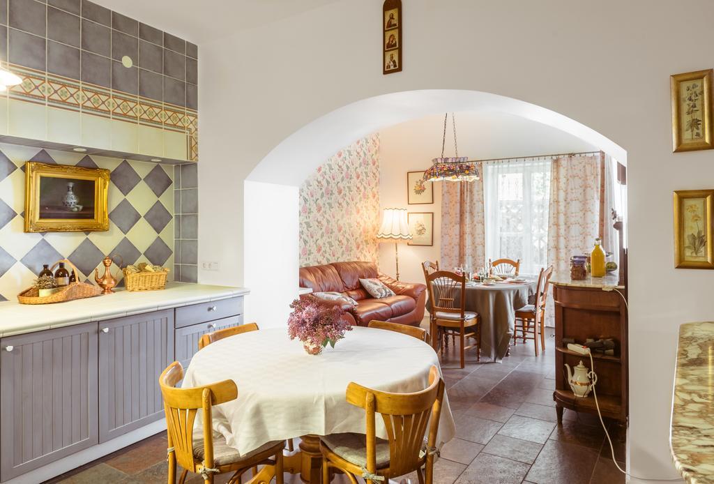 The Secret Garden Boutique B&B Vilnius Bagian luar foto
