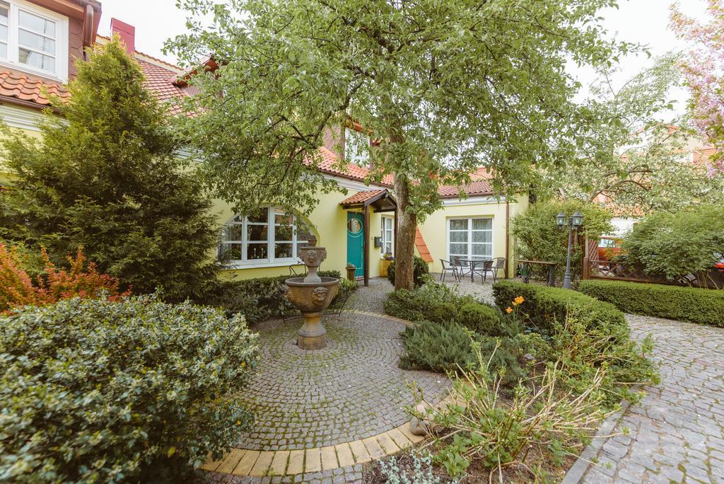 The Secret Garden Boutique B&B Vilnius Bagian luar foto