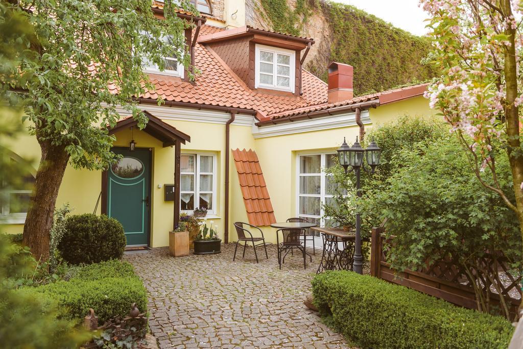 The Secret Garden Boutique B&B Vilnius Bagian luar foto