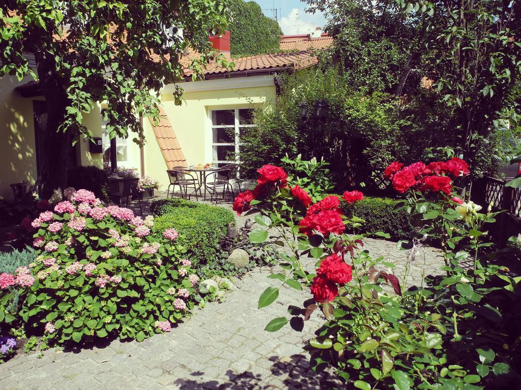 The Secret Garden Boutique B&B Vilnius Bagian luar foto